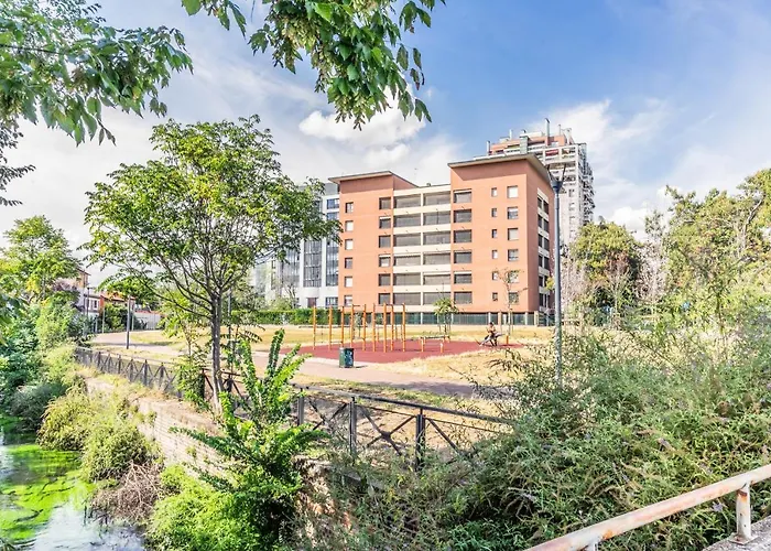Milan - Bocconi E Navigli - Spacious 3Br Apartment 95 M - Free Parking