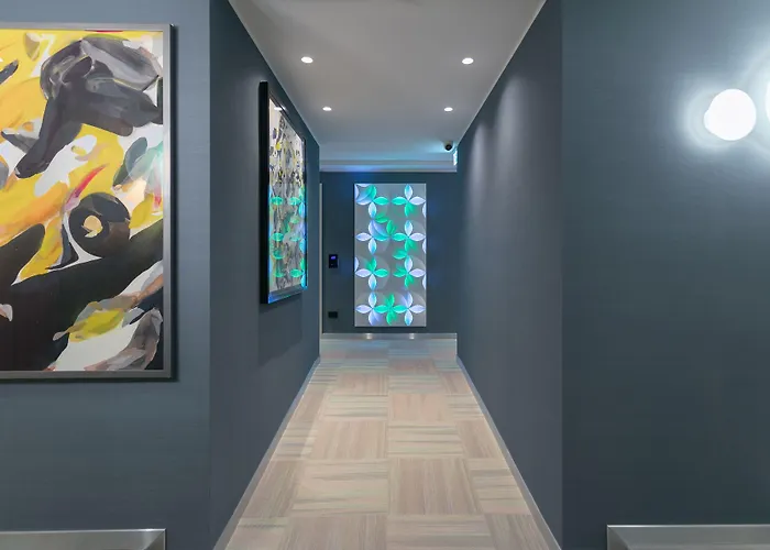 Sant'Ambrogio Apartments, Reception H24